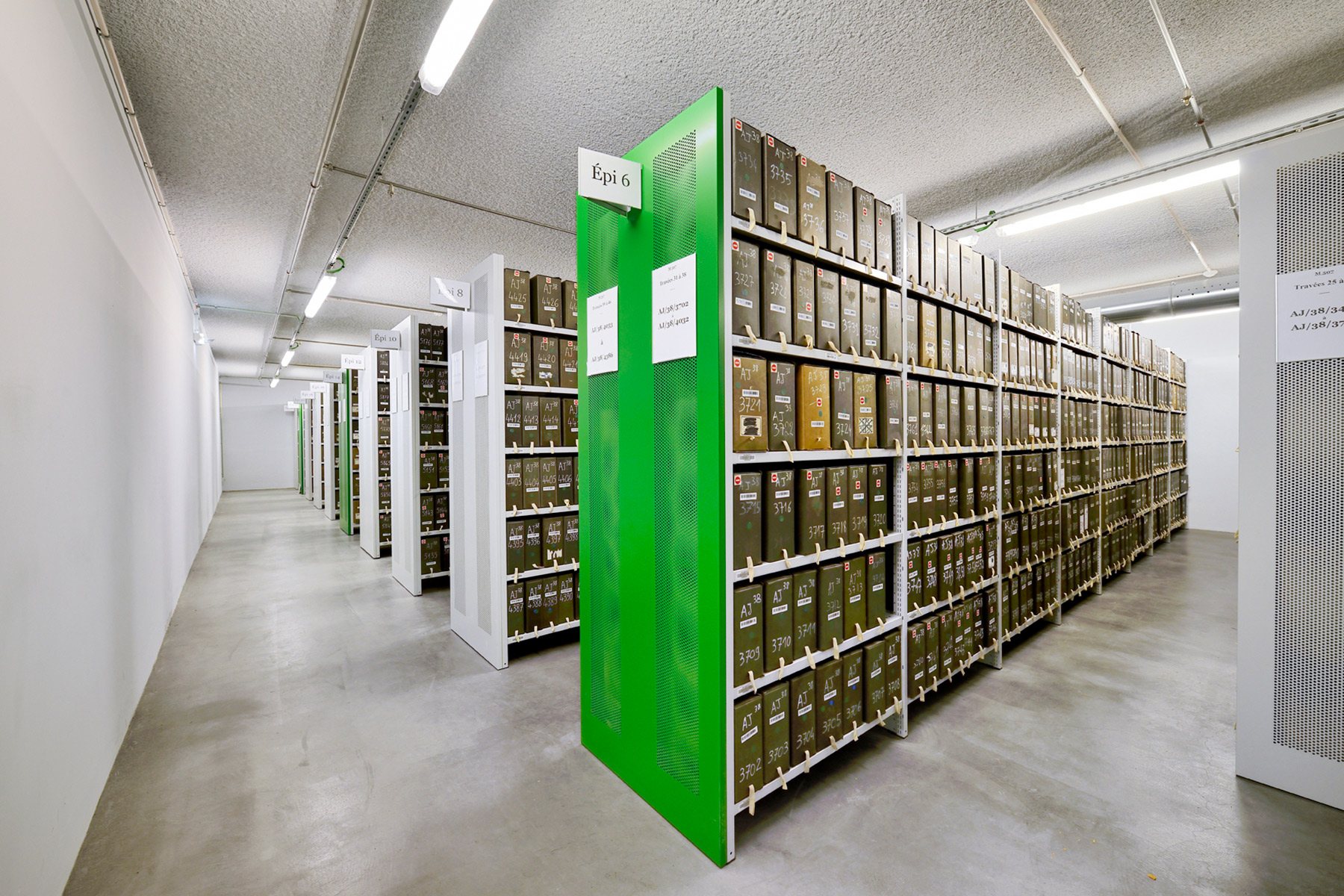 Estantes fixas de arquivo FOREG® 2000 nos Archives nationales, Pierrefitte-sur-Seine