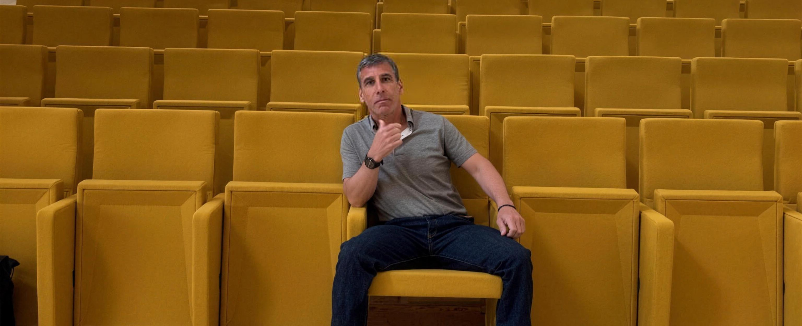 Gonçalo Brilhante no auditório do Pavilhão de Portugal, Lisboa Gonçalo Brilhante no auditório do Pavilhão de Portugal, Lisboa