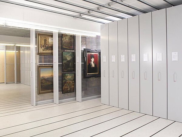 Sistema de arquivo de quadros no Salzburger Museum Carolino Augusteum